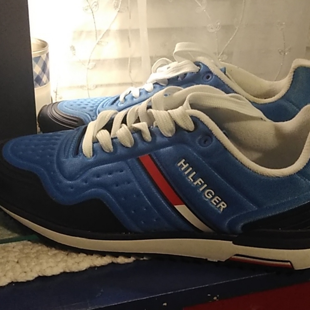 Sneakers - Picture 3 of 3